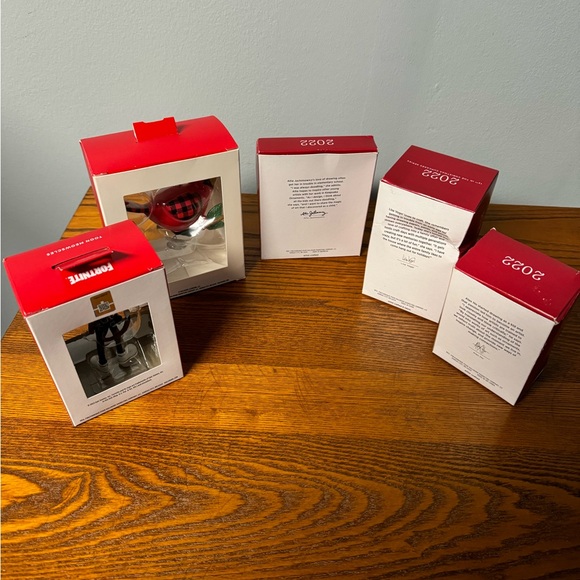 Hallmark keepsake Ornaments ~ Set of (5) New in boxes - Picture 2 of 4